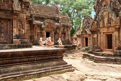 1- Day :   Banteay Srey temple + Beng Melea temple